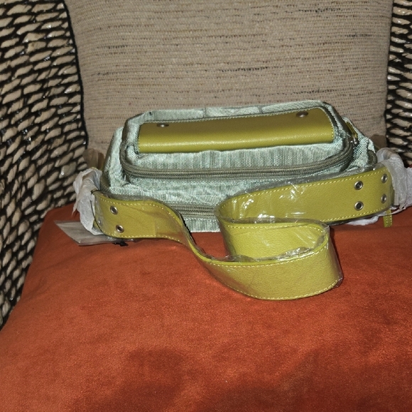 Vibrant Green and Yellow Crossbody Bag for Effortless Style - Picture 4 of 5